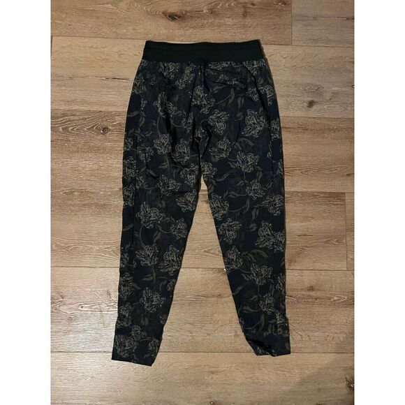 Athleta Womens Size 2 Green Elastic Waist Trekkie North Printed Jogger Pants - Picture 2 of 3